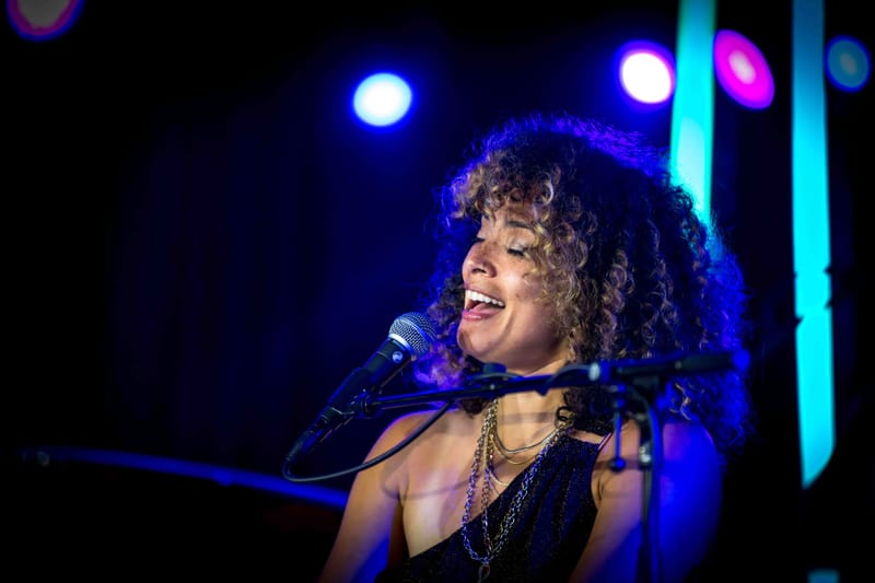 WAVE7 Creatives frames the rhythm of Curaçao