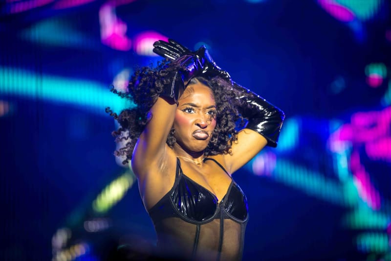 WAVE7 Creatives frames the rhythm of Curaçao