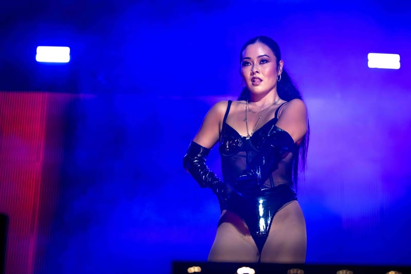 WAVE7 Creatives frames the rhythm of Curaçao