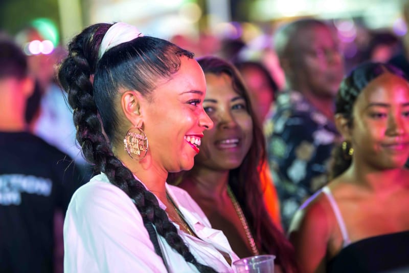 WAVE7 Creatives frames the rhythm of Curaçao