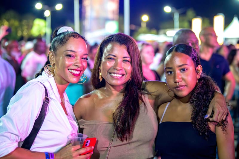 WAVE7 Creatives frames the rhythm of Curaçao