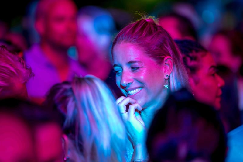 WAVE7 Creatives frames the rhythm of Curaçao