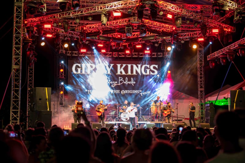 WAVE7 Creatives frames the rhythm of Curaçao