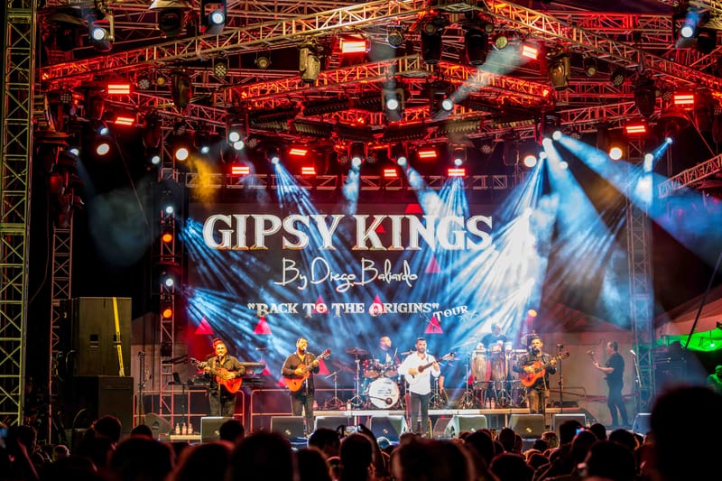 WAVE7 Creatives frames the rhythm of Curaçao