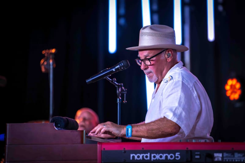 WAVE7 Creatives frames the rhythm of Curaçao