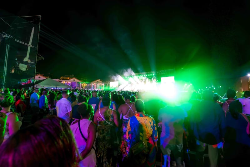 WAVE7 Creatives frames the rhythm of Curaçao