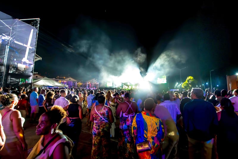 WAVE7 Creatives frames the rhythm of Curaçao