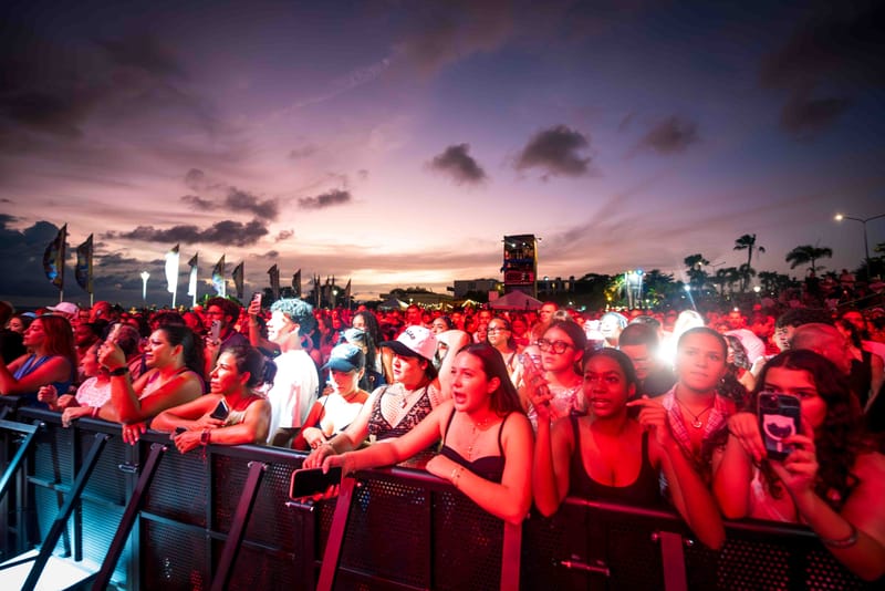 WAVE7 Creatives frames the rhythm of Curaçao