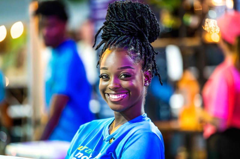 WAVE7 Creatives frames the rhythm of Curaçao