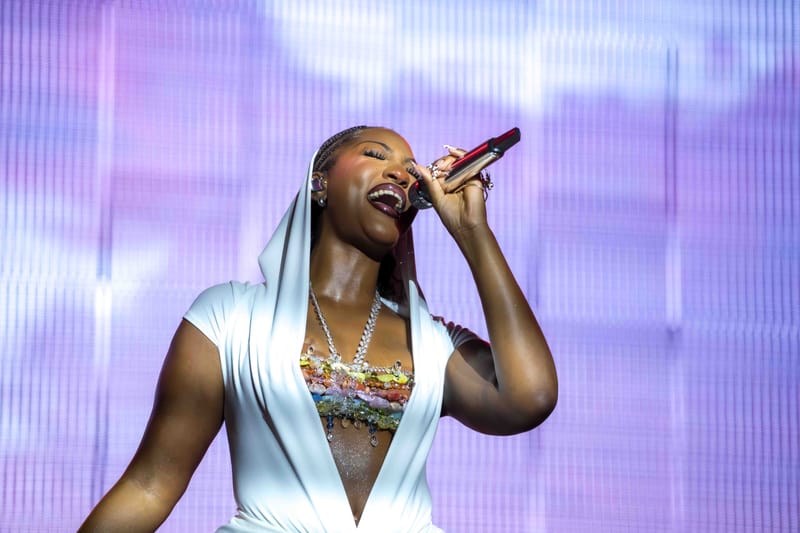 WAVE7 Creatives frames the rhythm of Curaçao