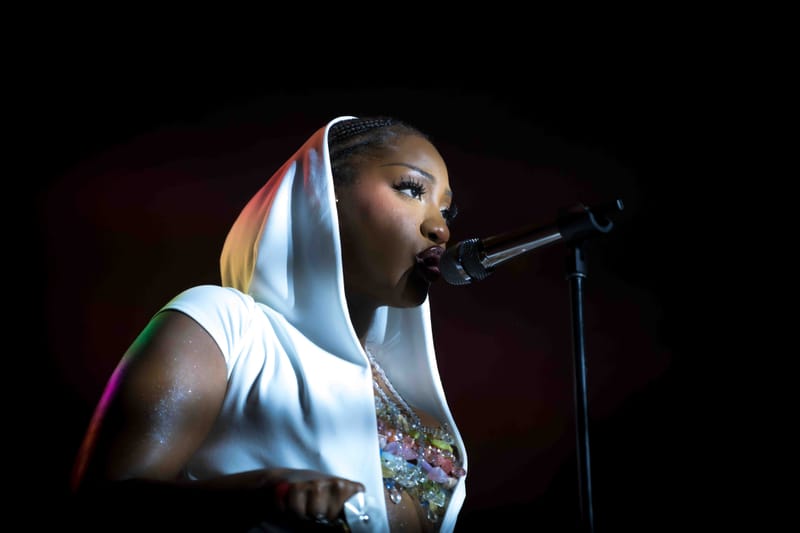 WAVE7 Creatives frames the rhythm of Curaçao