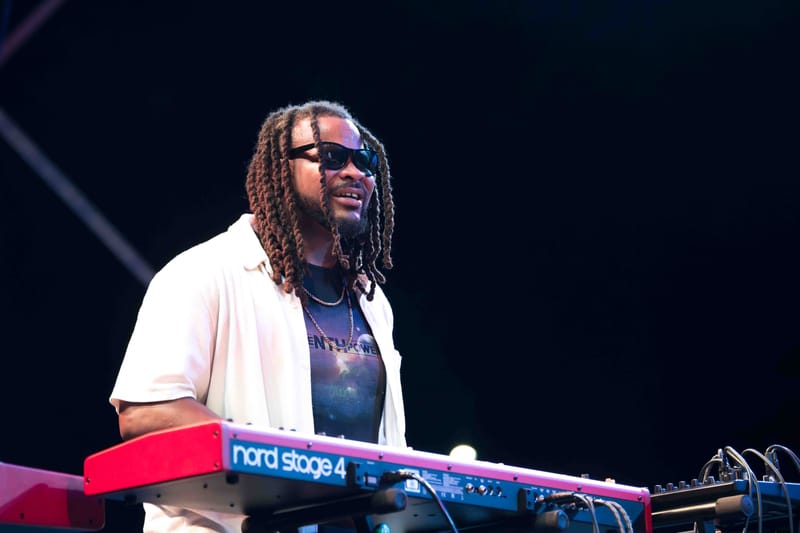 WAVE7 Creatives frames the rhythm of Curaçao