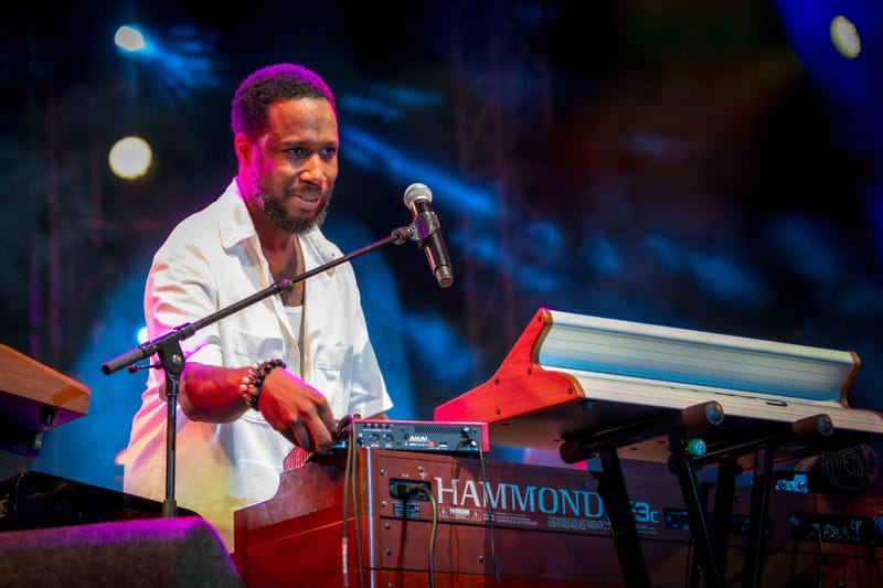 WAVE7 Creatives frames the rhythm of Curaçao