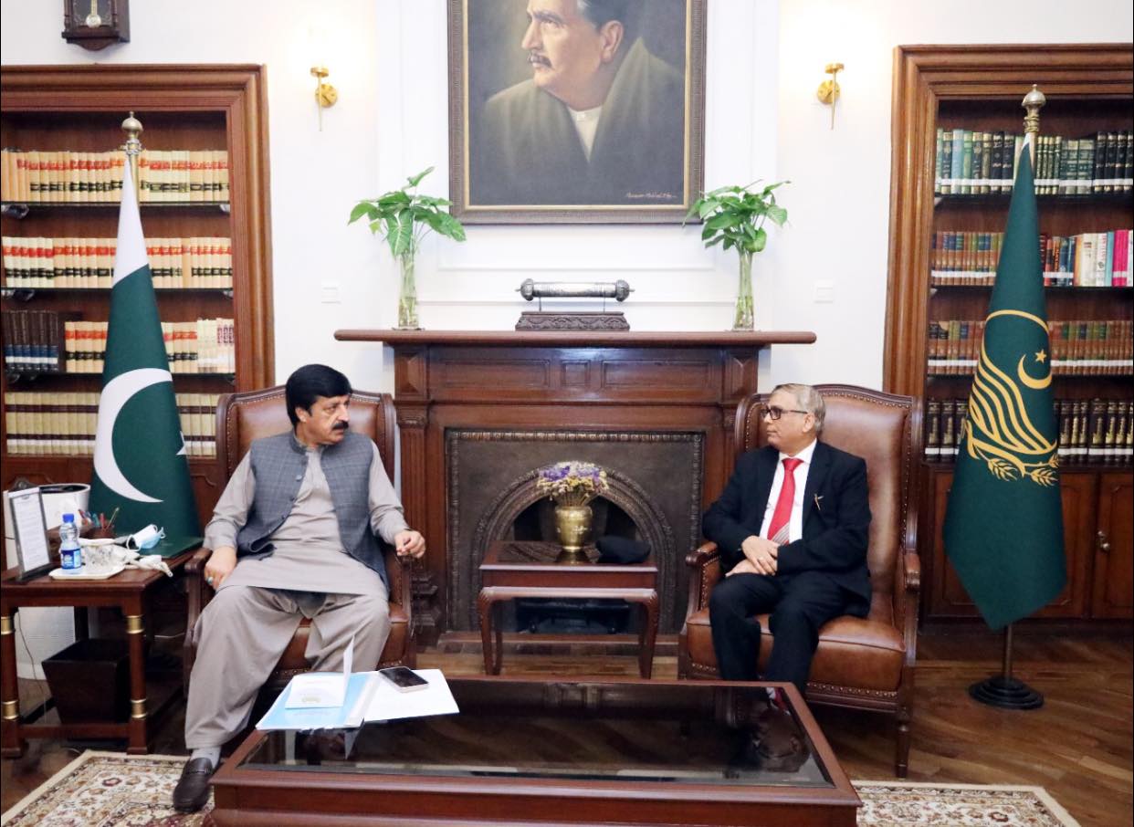 Vice Chairperson Overseers Pakistanis Commission Punjab, Barrister Amjad Malik, met Governor Punjab, Sardar Saleem Haider Khan, at Governor House Lahore,