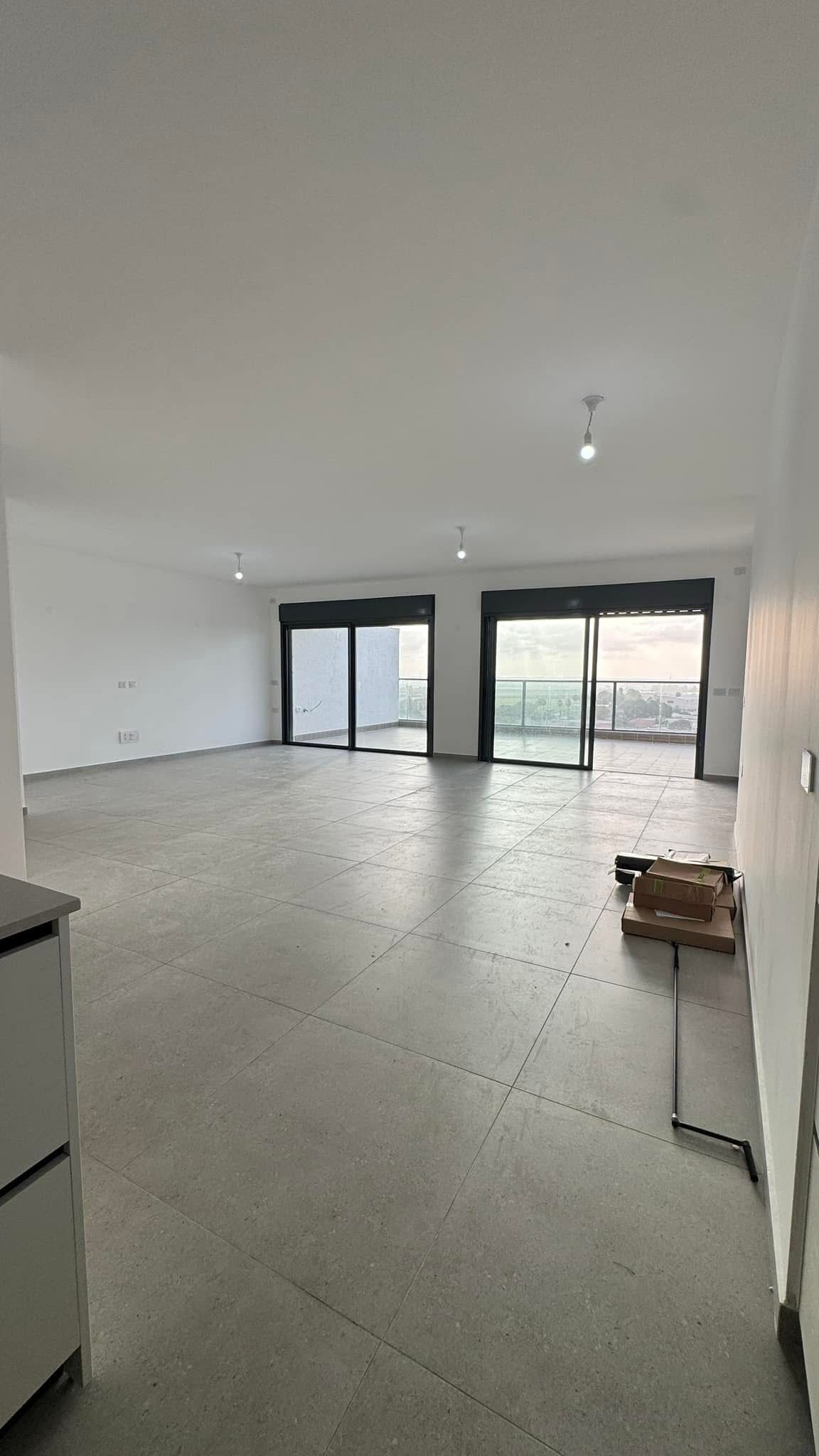 למכירה פנטהאוז 5 חדרים מושלם "גינדי" 2,850,000 ש"ח