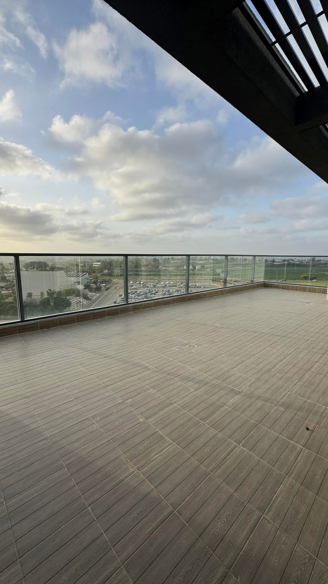 למכירה פנטהאוז 5 חדרים מושלם "גינדי" 2,850,000 ש"ח