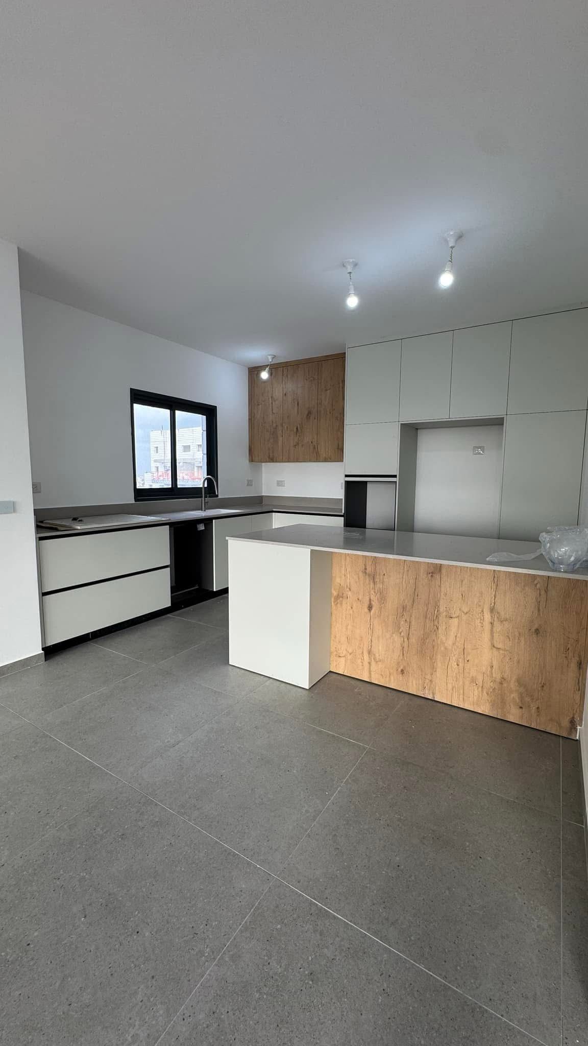 למכירה פנטהאוז 5 חדרים מושלם "גינדי" 2,850,000 ש"ח