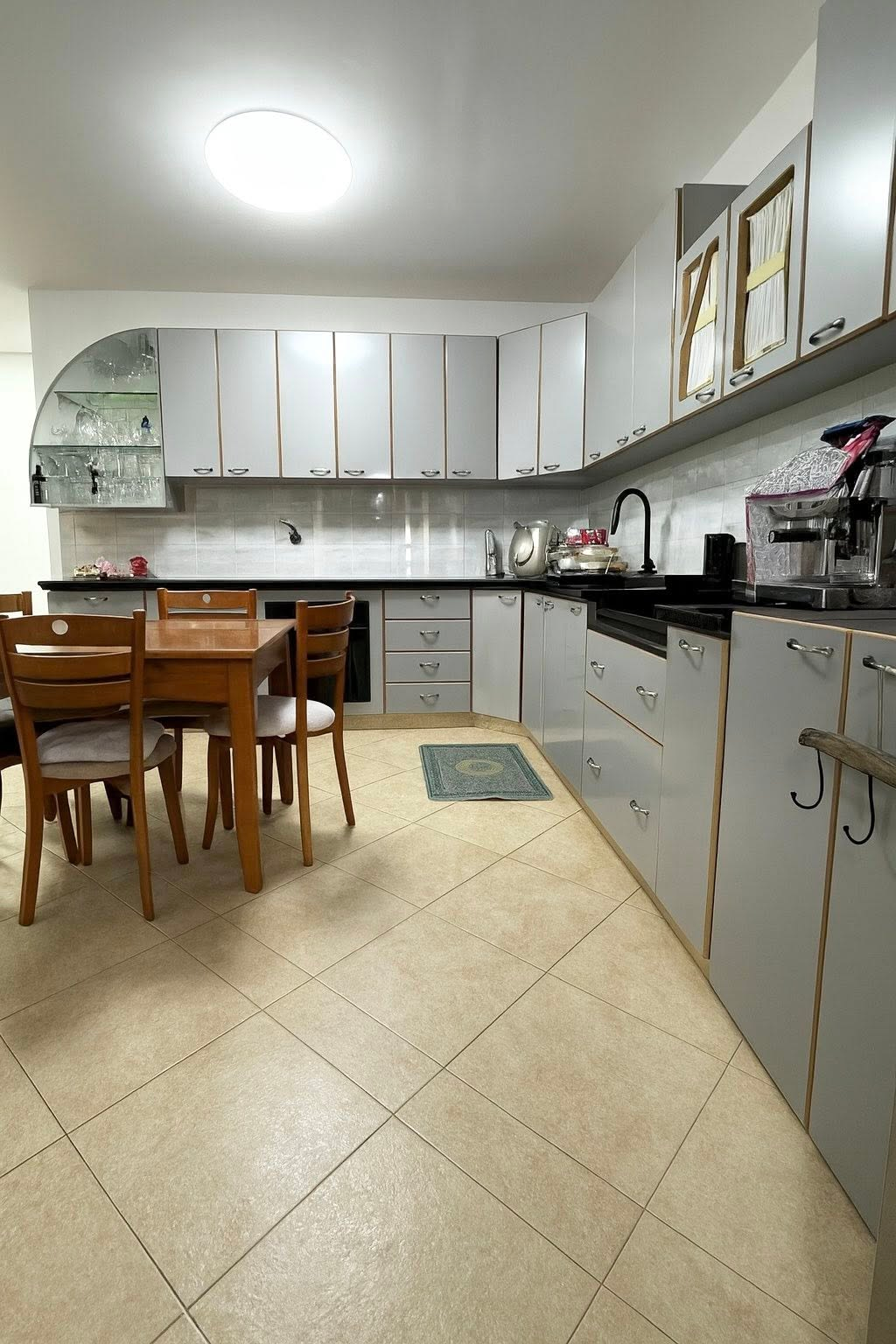 דירת 4 חדרים מרווחת ברחוב ספרא 4 – מרכז העיר