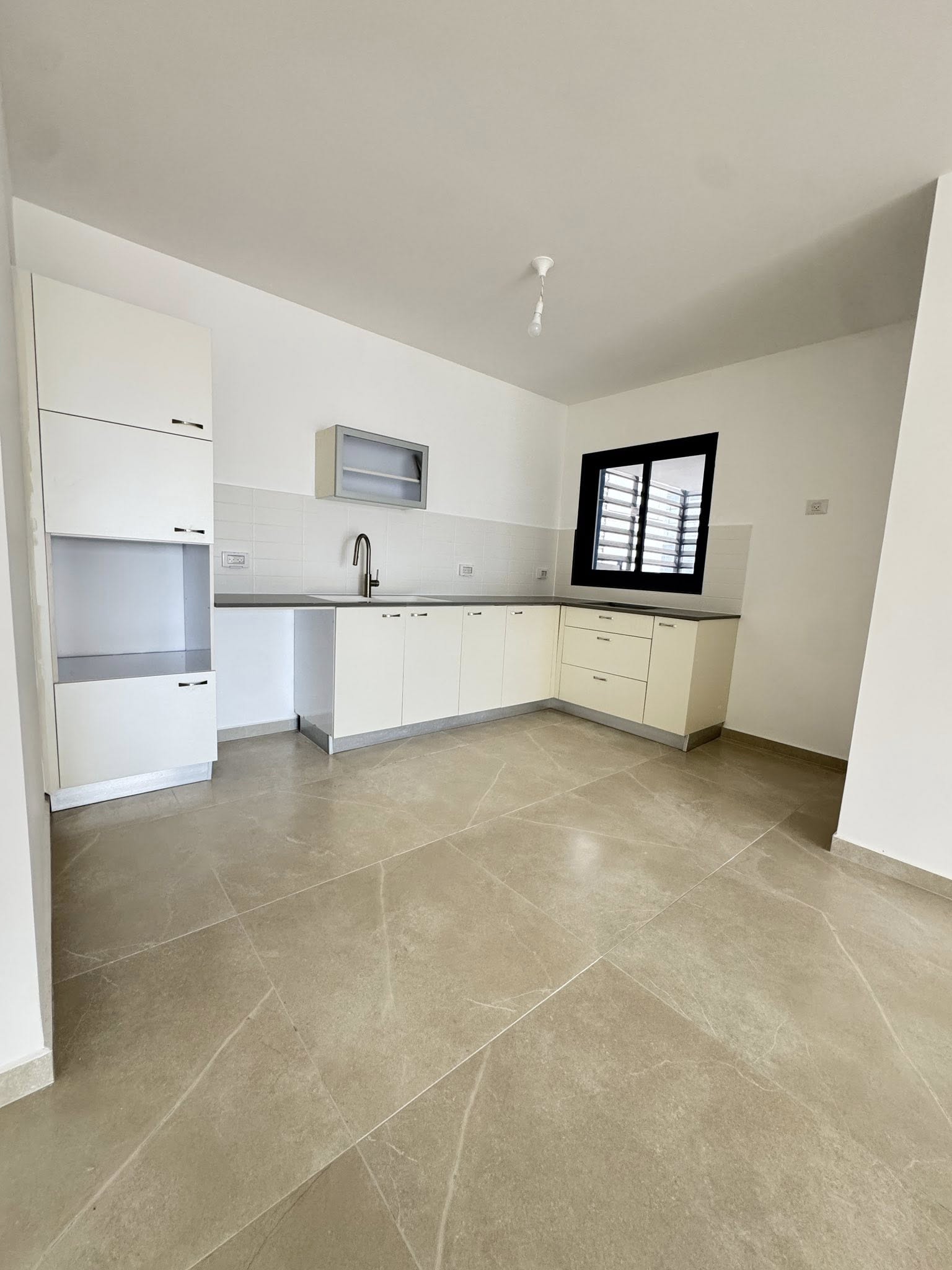 למכירה דירת 5 חדרים פרויקט גינדי קומה 1