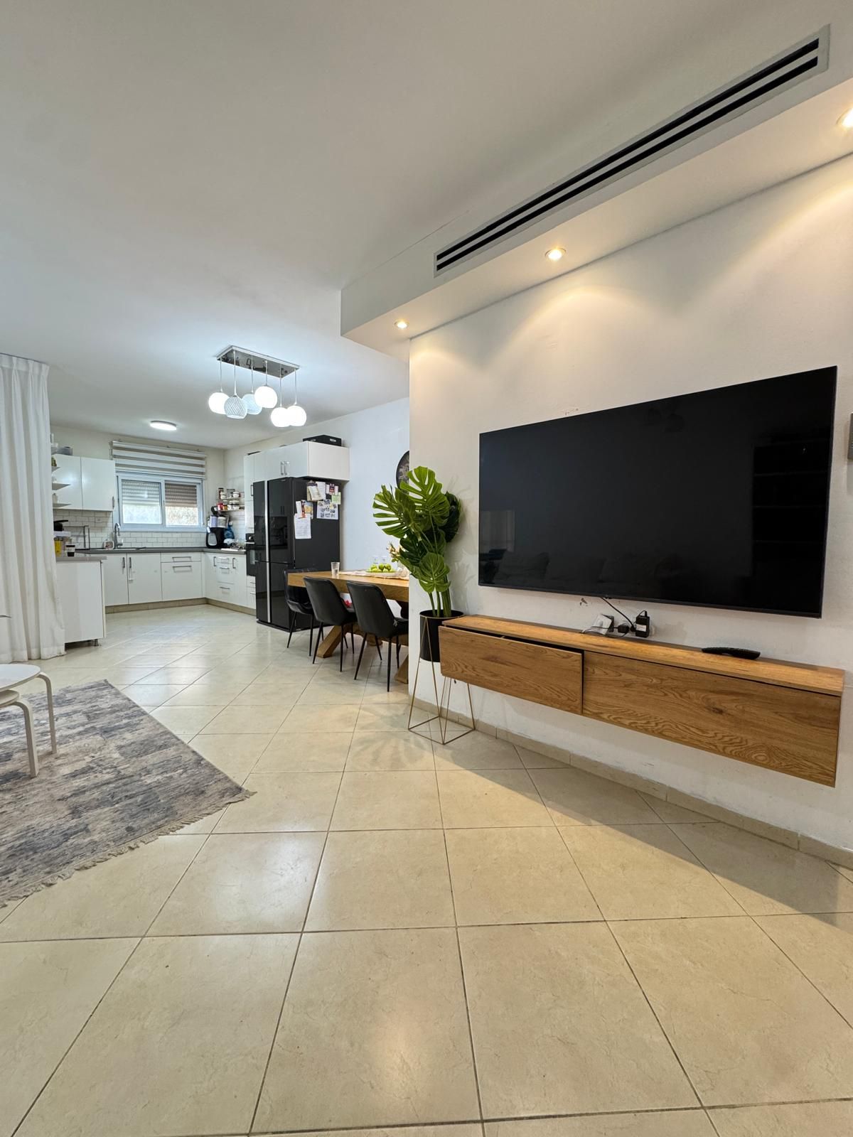 למכירה דירת 4 חדרים ברחוב אריה צימוקי 1,680,000