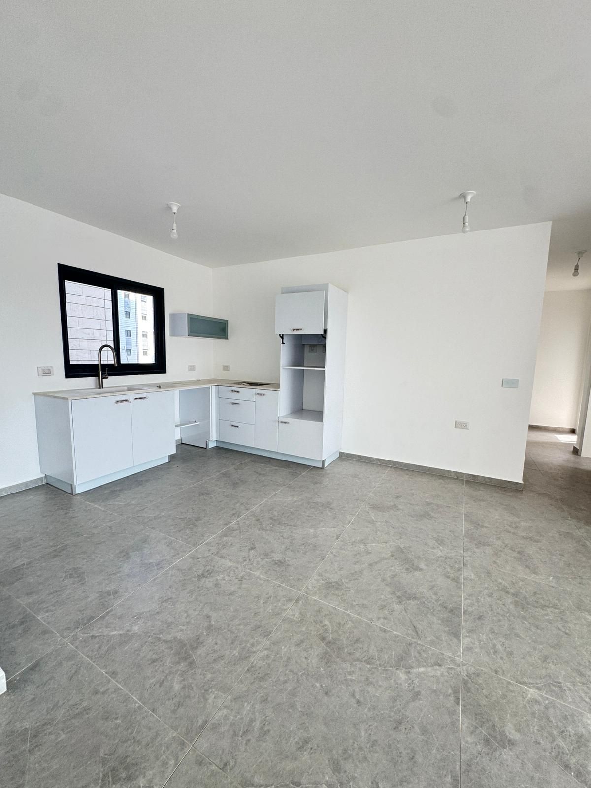 למכירה דירת 4 חדרים בפרויקט גינדי 1,800,00