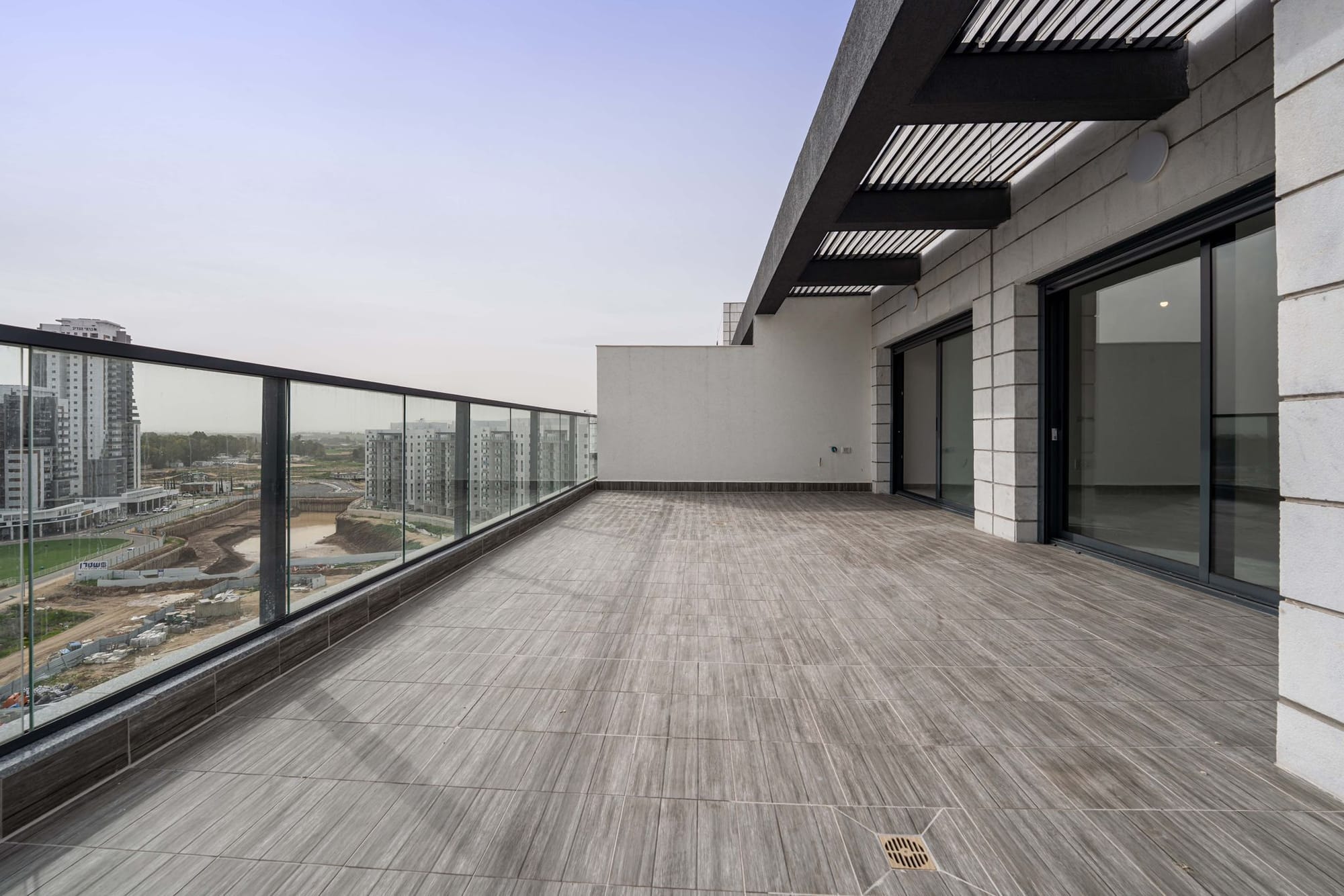 פנטהאוז  5 חדרים פינתי, מתוכנן מצוין, עם תחושת מרחב ופרטיות 2,850,000 ש"ח