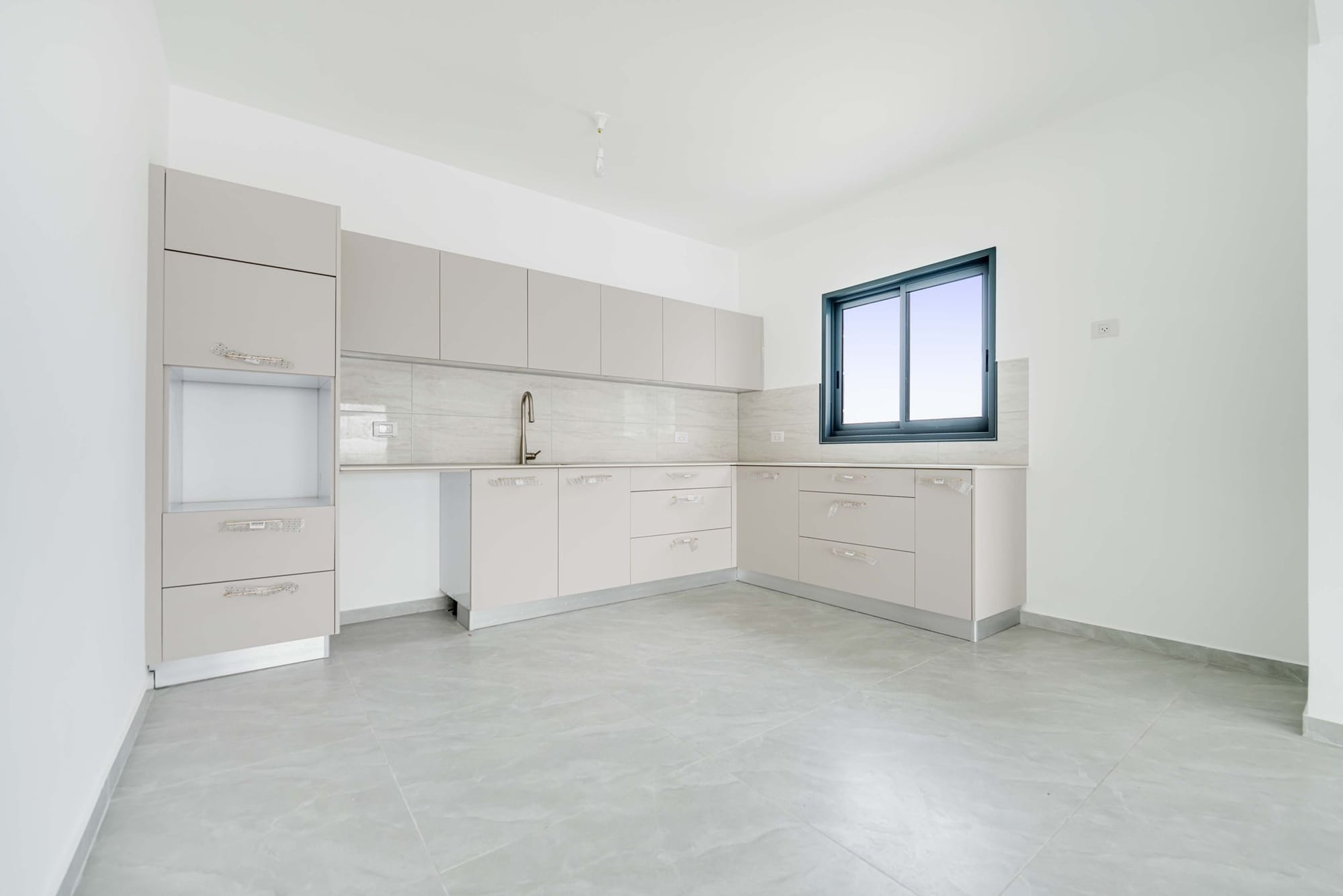 פנטהאוז  5 חדרים פינתי, מתוכנן מצוין, עם תחושת מרחב ופרטיות 2,850,000 ש"ח