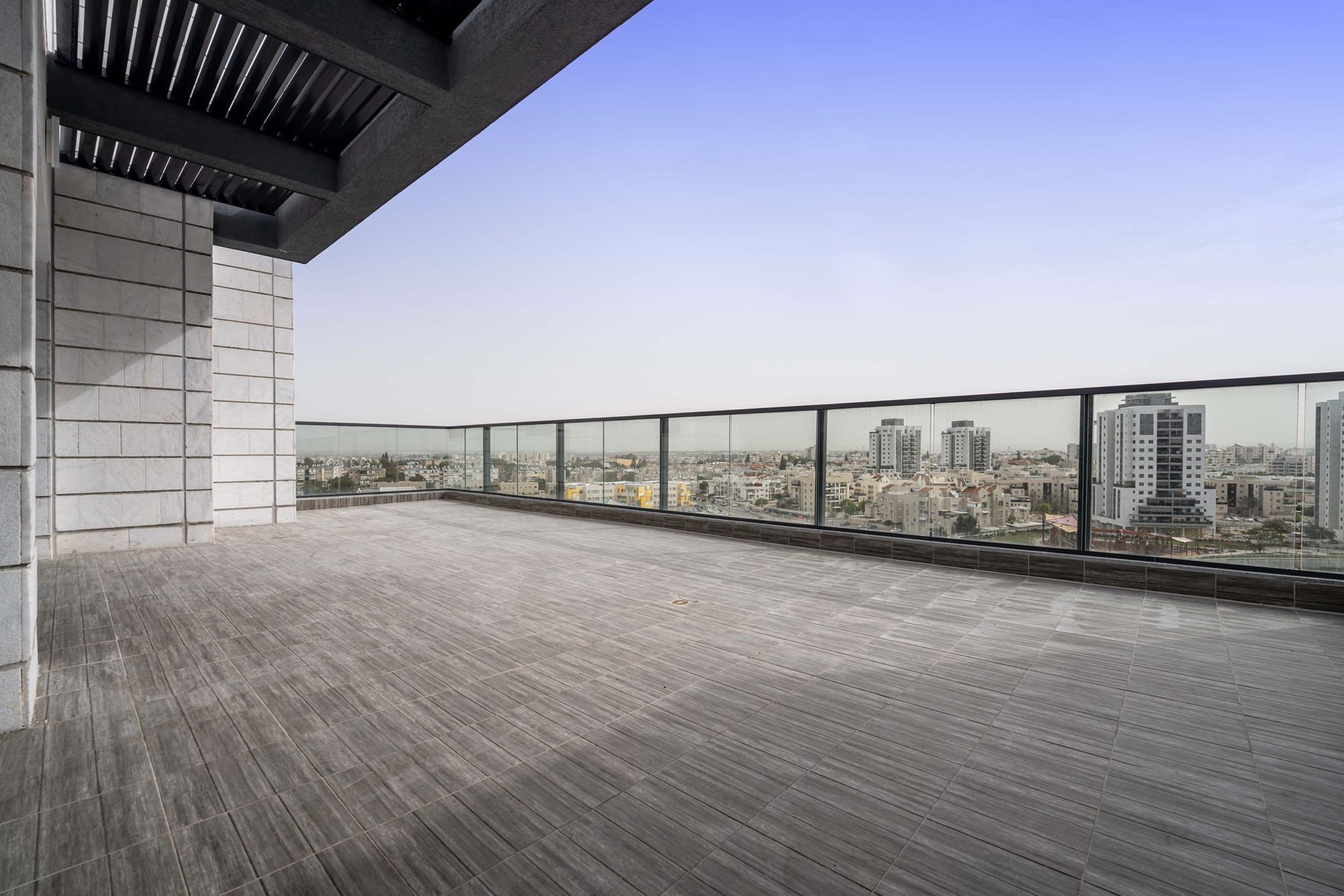 פנטהאוז  5 חדרים פינתי, מתוכנן מצוין, עם תחושת מרחב ופרטיות 2,850,000 ש"ח