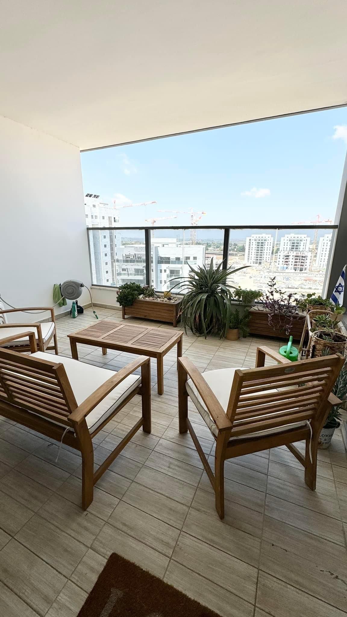 4-room apartment in Carmei Hanadiv Towers, Hagpo Street 1,970,000 NIS