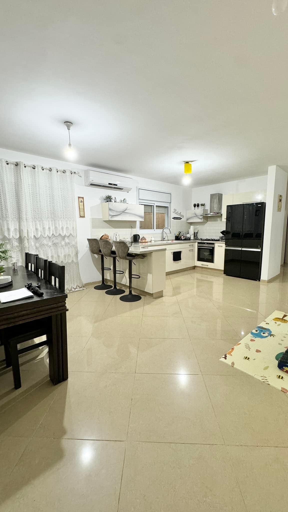 4-room apartment on 2 Aryeh Tsimoki Street, Kiryat Malachi 1,720,000 NIS