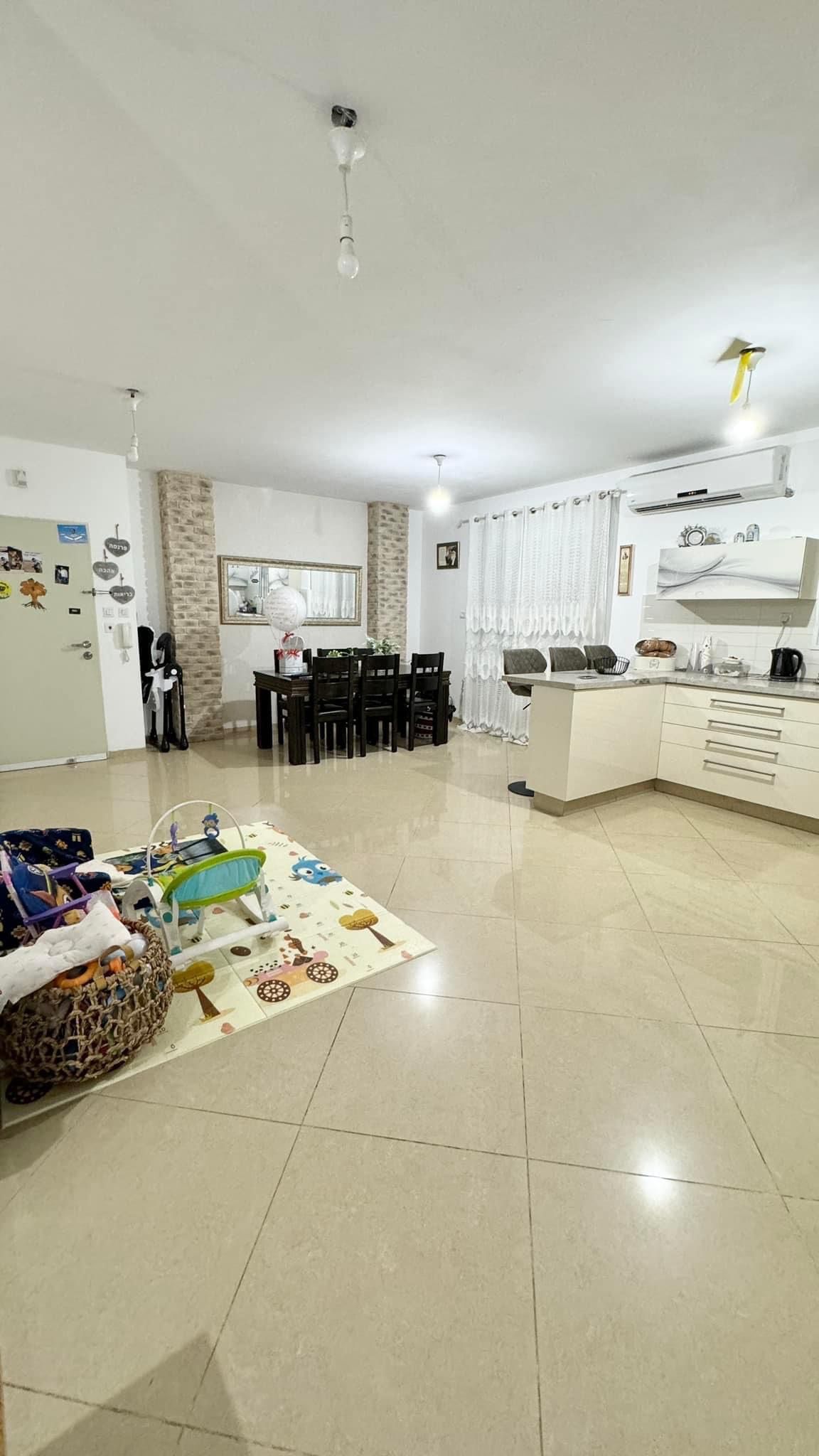 4-room apartment on 2 Aryeh Tsimoki Street, Kiryat Malachi 1,720,000 NIS