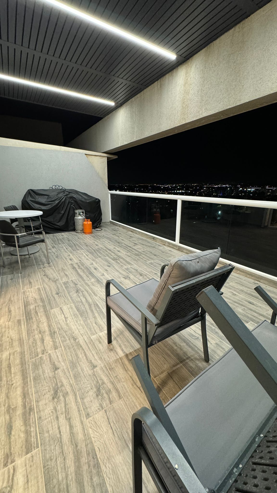 "Mini Penthouse" 4 rooms on Ben Aharon Street, Kiryat Malachi. 1,970,000 NIS