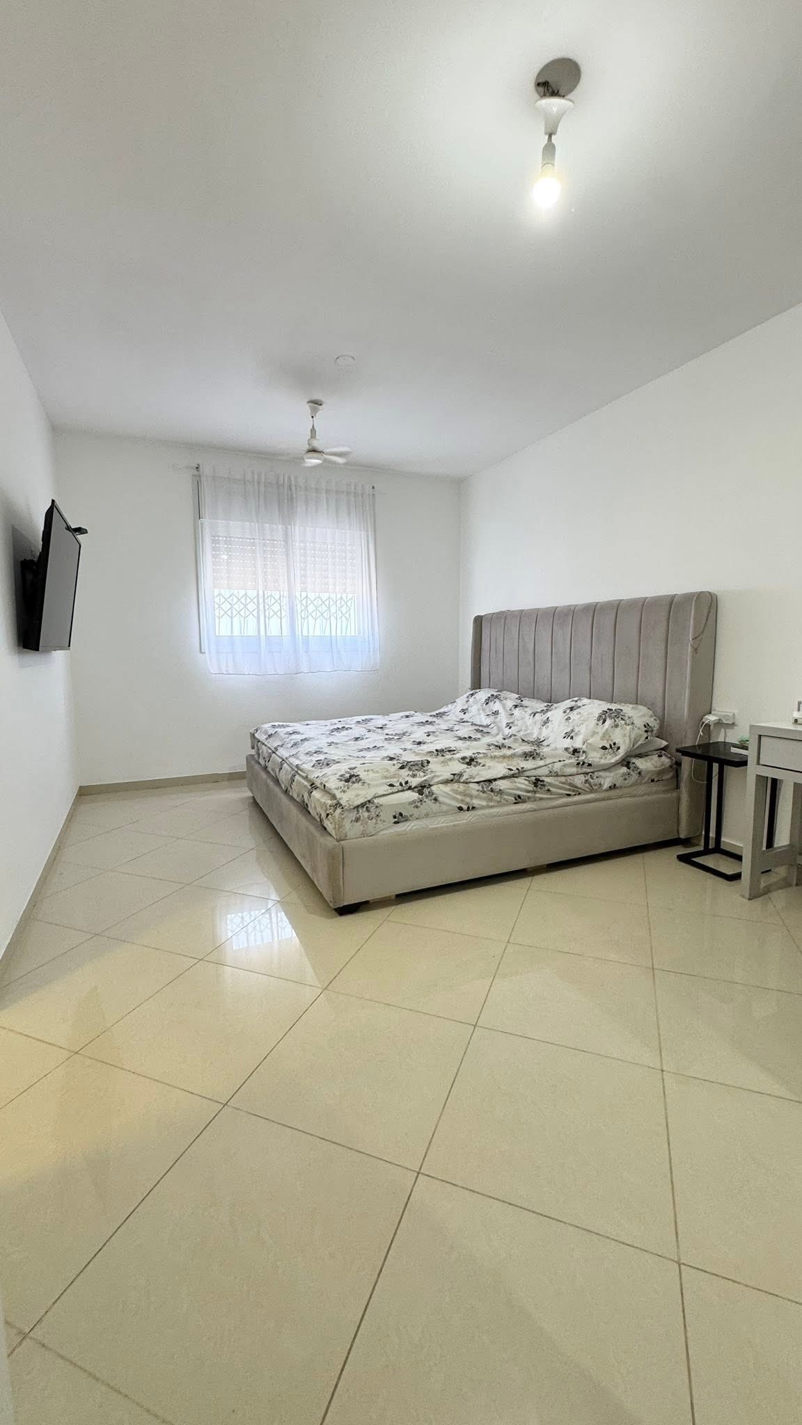 רחוב בן אהרון המבוקש, קומה 7 מתוך 9 – דירת 4 חדרים מרווחת במיוחד