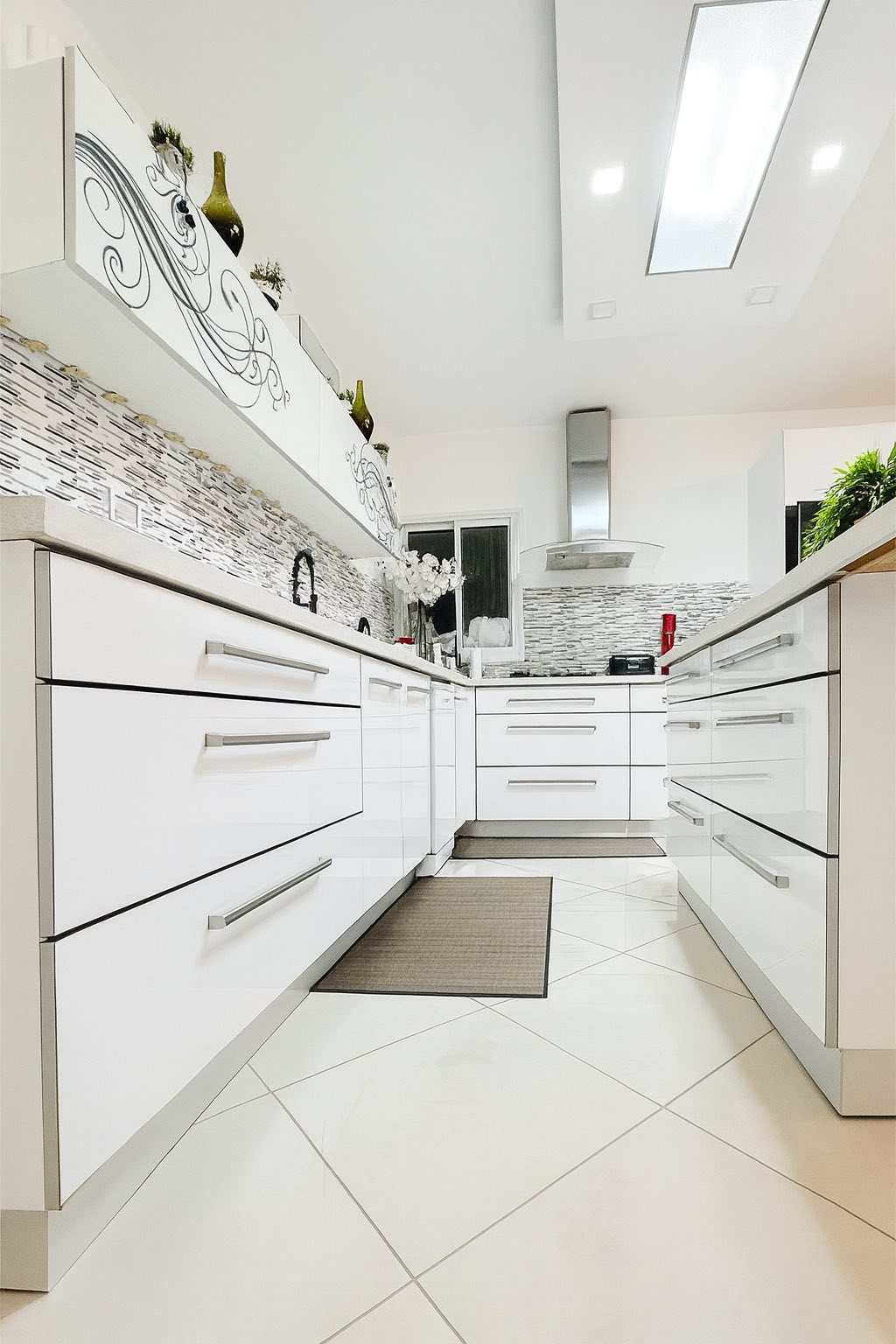 רחוב בן אהרון המבוקש, קומה 7 מתוך 9 – דירת 4 חדרים מרווחת במיוחד