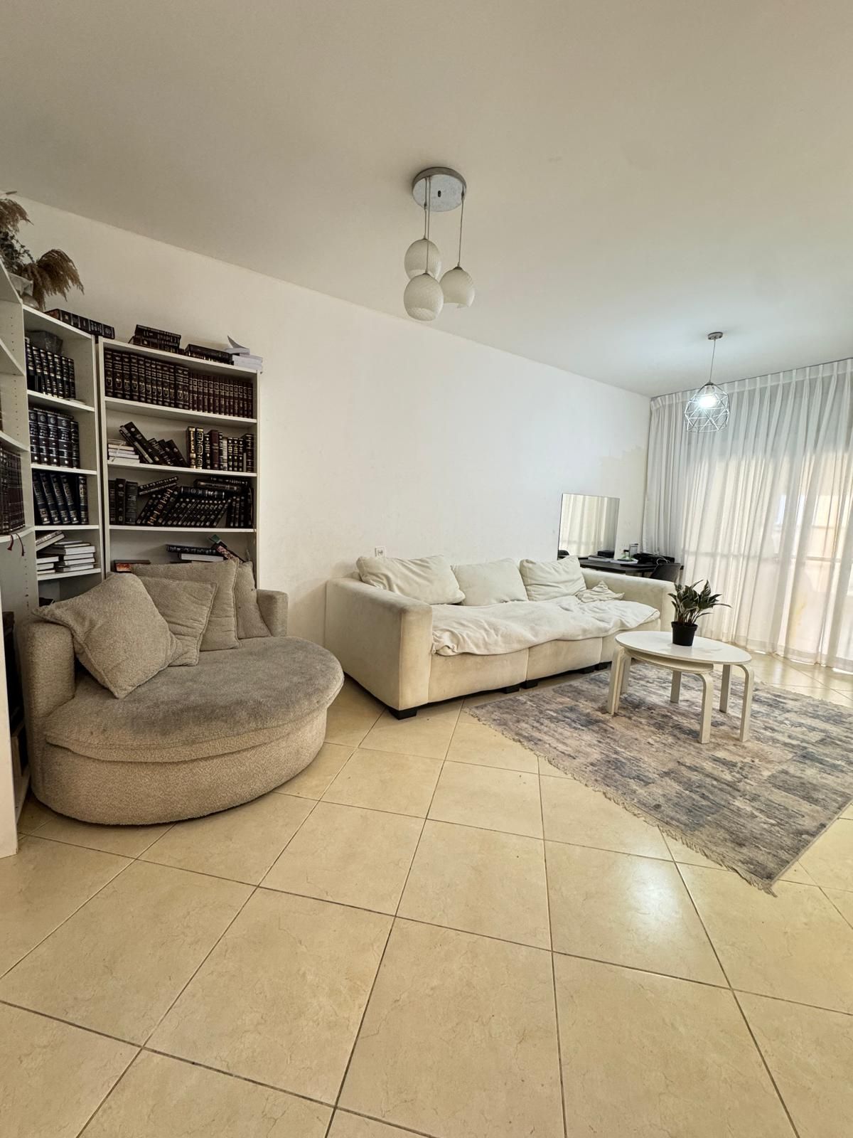 למכירה דירת 4 חדרים ברחוב אריה צימוקי 1,680,000