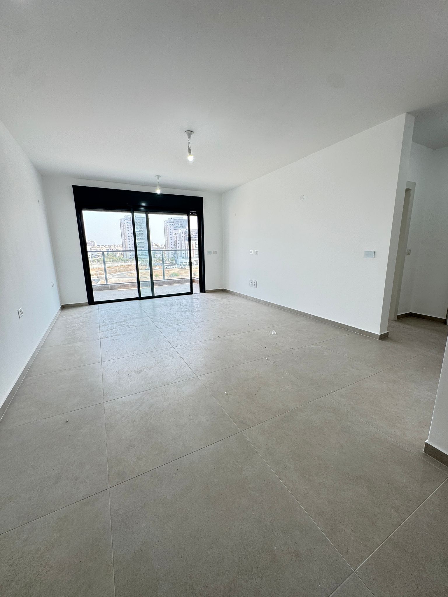 למכירה דירת 3 חדרים בפרויקט גינדי 1,600,000