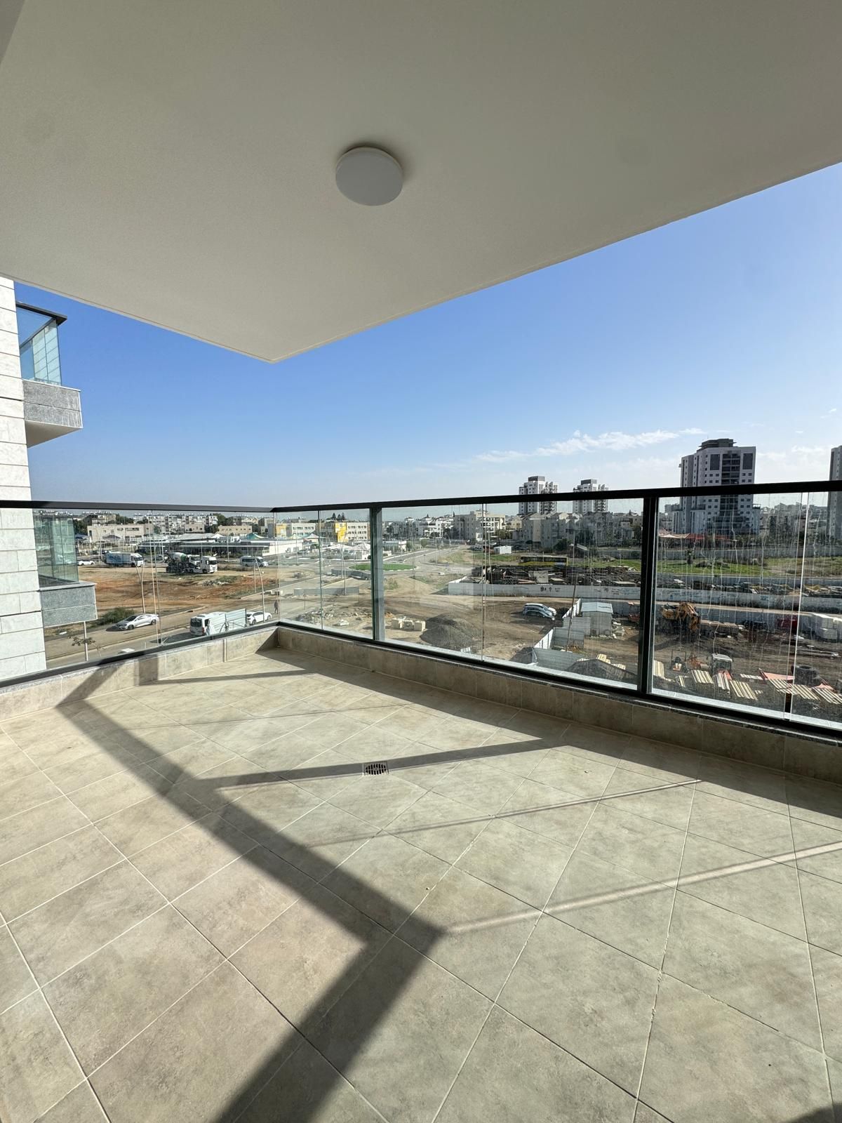 למכירה דירת 3 חדרים בפרויקט גינדי 1,600,000