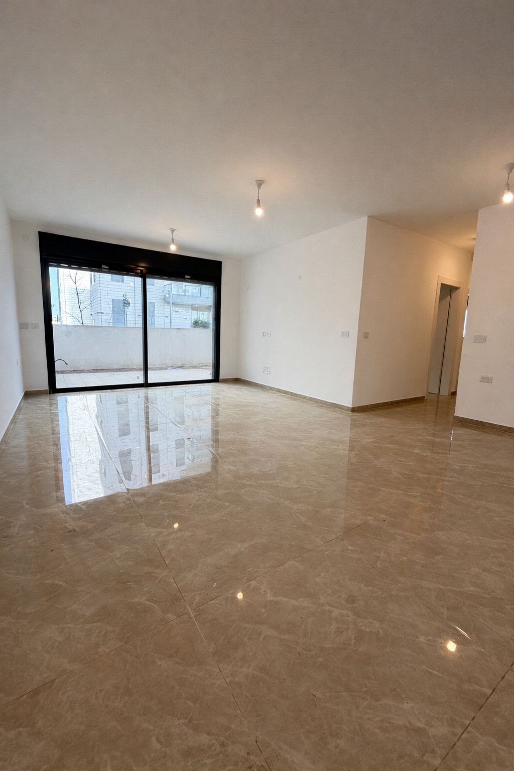 דירת גן 4 חדרים מהממת 🔥 חדש מקבלן! 🌿2,250,000 ש"ח