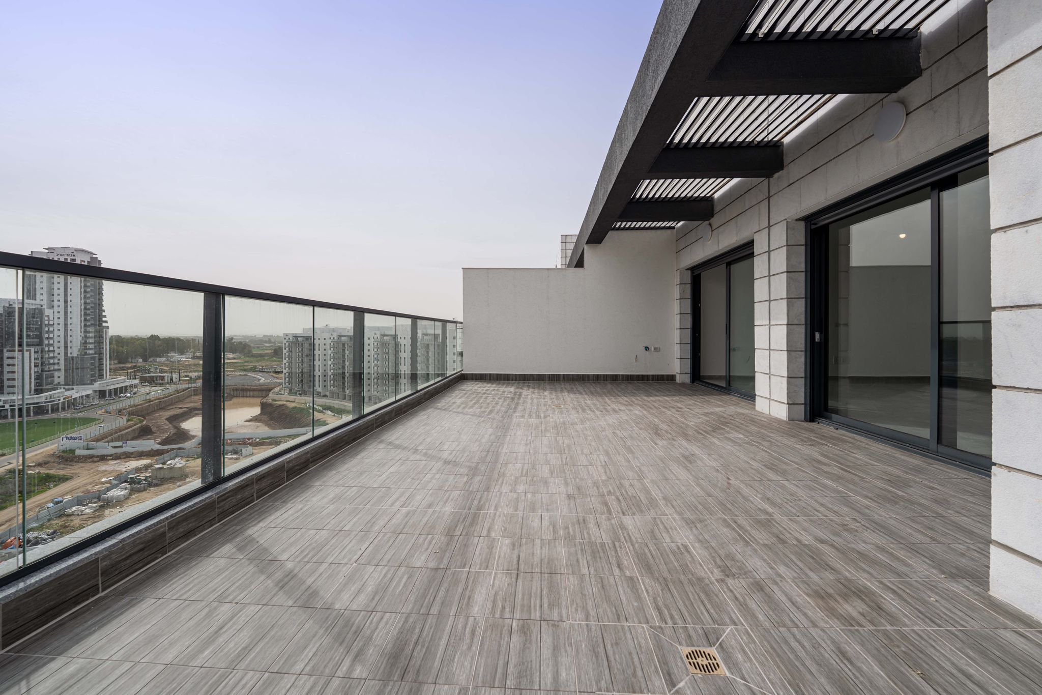 פנטהאוז  5 חדרים פינתי, מתוכנן מצוין, עם תחושת מרחב ופרטיות 2,850,000 ש"ח