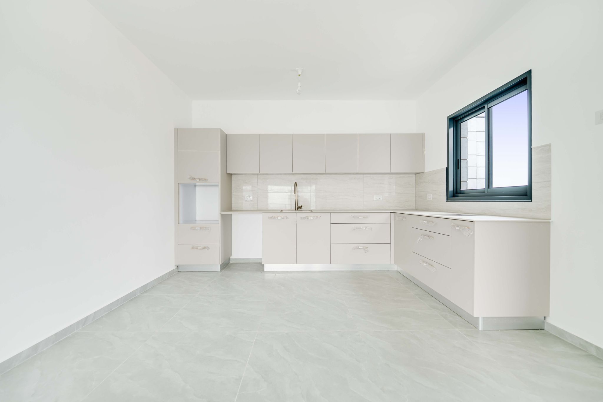 פנטהאוז  5 חדרים פינתי, מתוכנן מצוין, עם תחושת מרחב ופרטיות 2,850,000 ש"ח