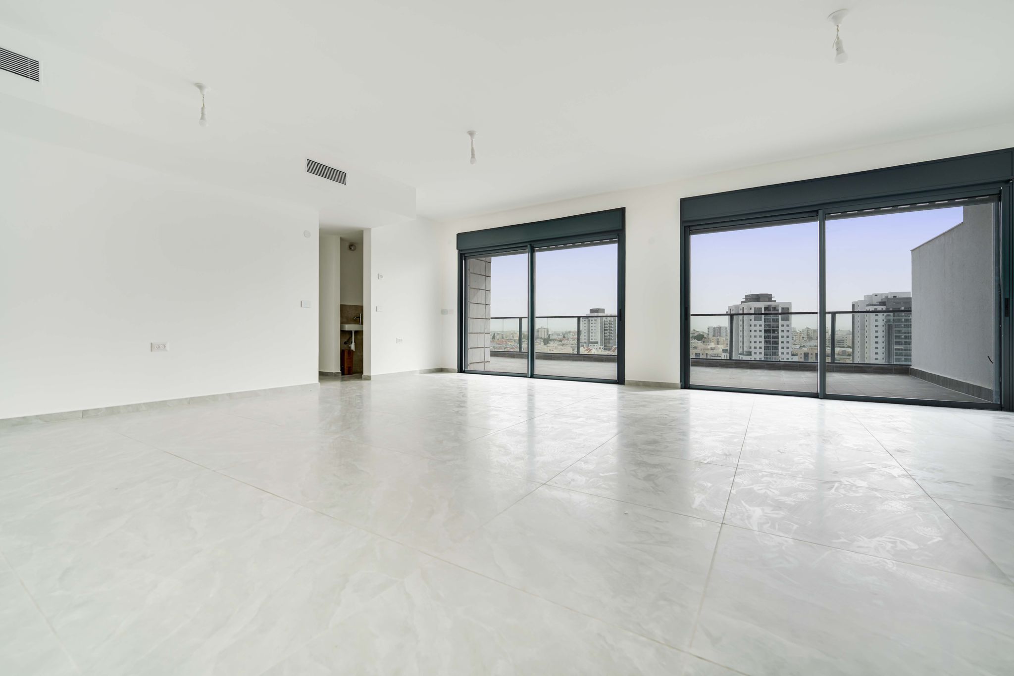 פנטהאוז  5 חדרים פינתי, מתוכנן מצוין, עם תחושת מרחב ופרטיות 2,850,000 ש"ח