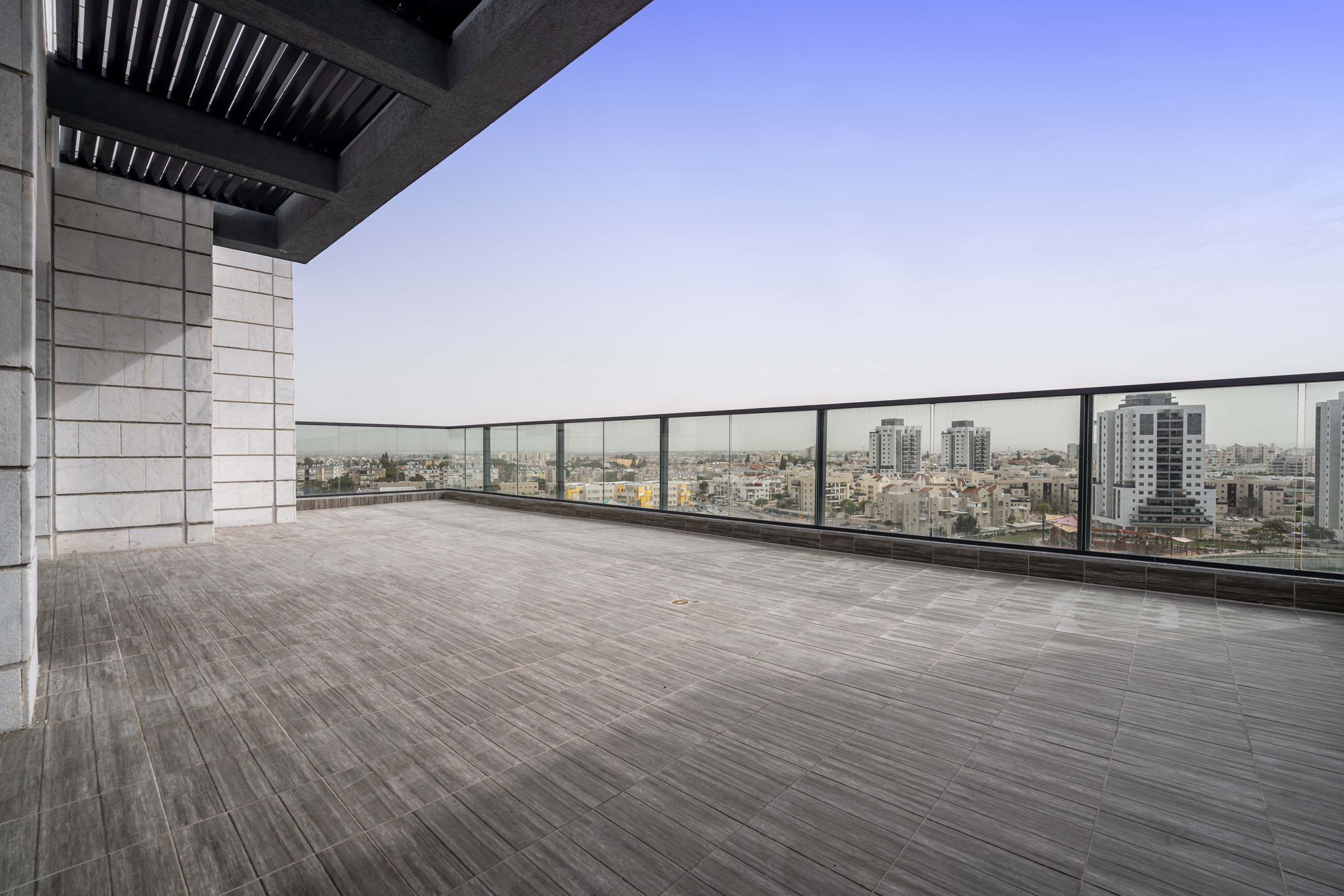 פנטהאוז  5 חדרים פינתי, מתוכנן מצוין, עם תחושת מרחב ופרטיות 2,850,000 ש"ח