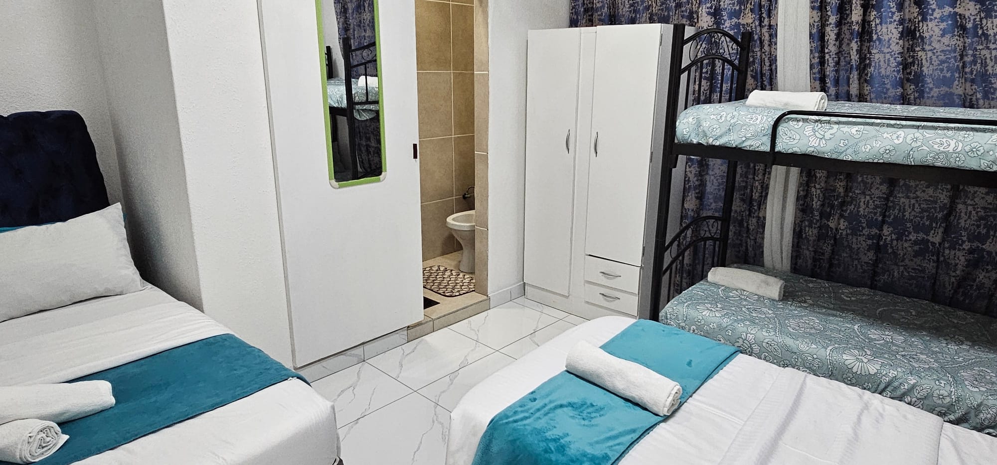 5- Sleeper | Fitzroy 3 | R1500/night (Save 10% vs. other Cape Town hotels)