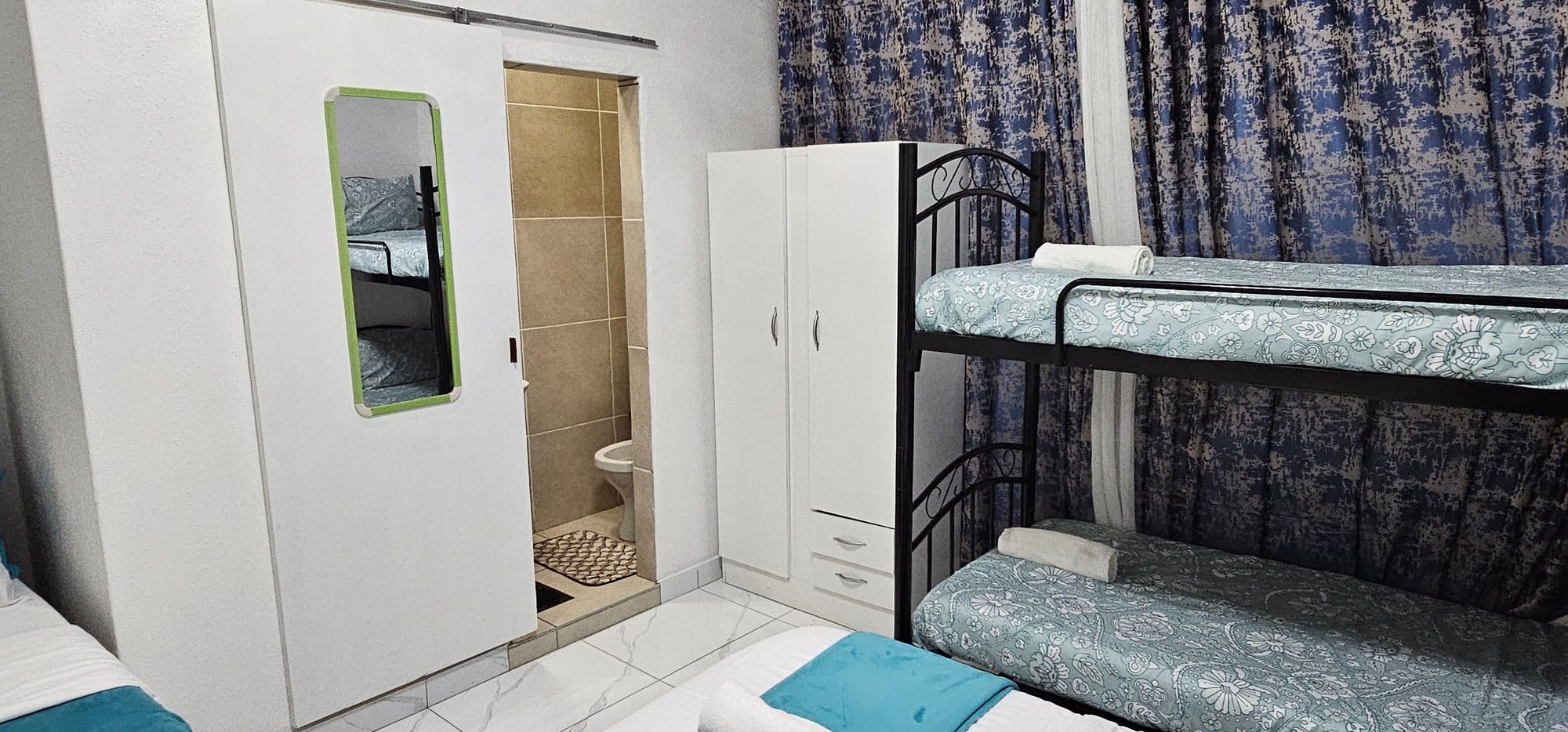 5- Sleeper | Fitzroy 3 | R1500/night (Save 10% vs. other Cape Town hotels)