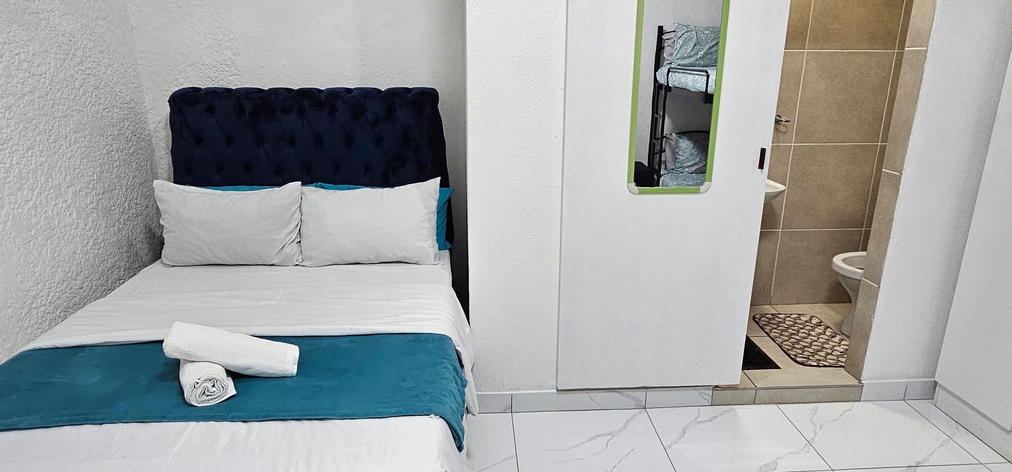 5- Sleeper | Fitzroy 3 | R1500/night (Save 10% vs. other Cape Town hotels)