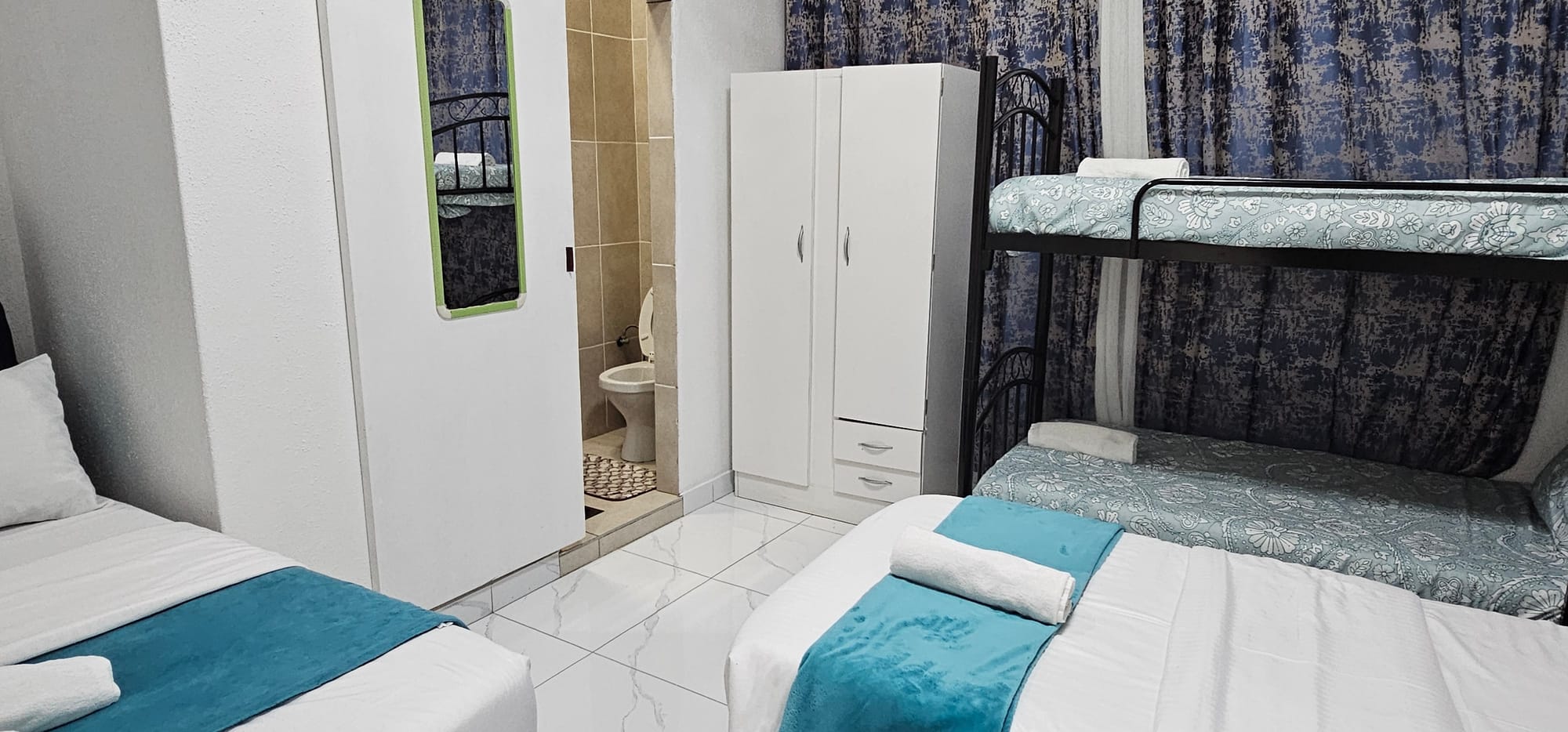 5- Sleeper | Fitzroy 3 | R1500/night (Save 10% vs. other Cape Town hotels)