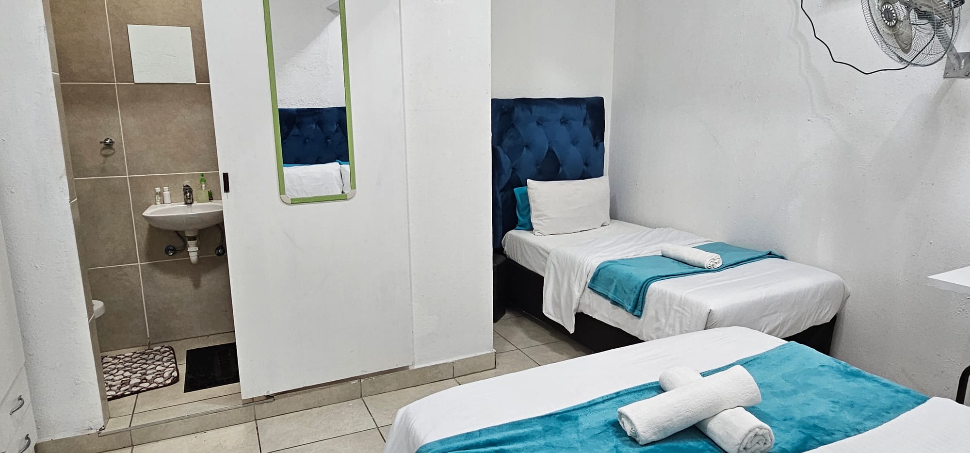 4-Sleeper | Fitzroy 5 | R1250/night (Save 10% vs. other Cape Town hotels)