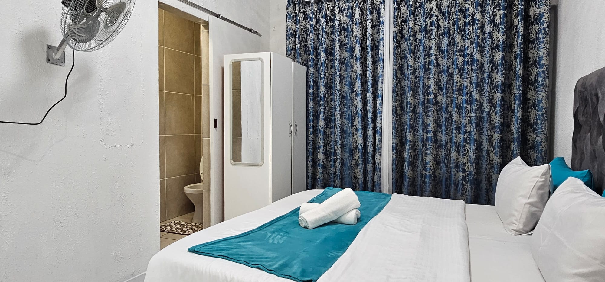 2-Sleeper | Fitzroy 6 | R850/night (Save 10% vs. other Cape Town hotels)