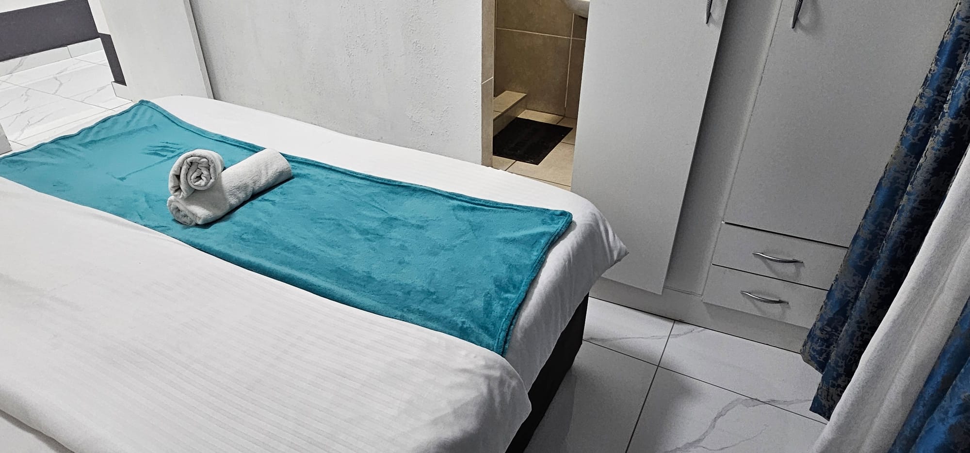 2-Sleeper | Fitzroy 6 | R850/night (Save 10% vs. other Cape Town hotels)