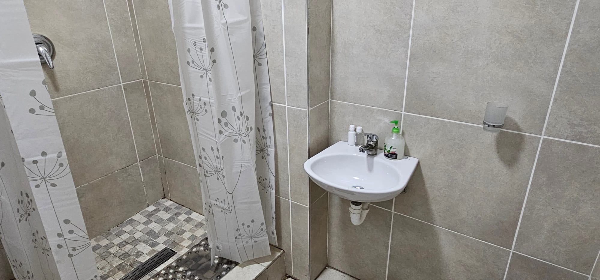 4-Sleeper | Fitzroy 7 | R1250/night (Save 10% vs. other Cape Town hotels)